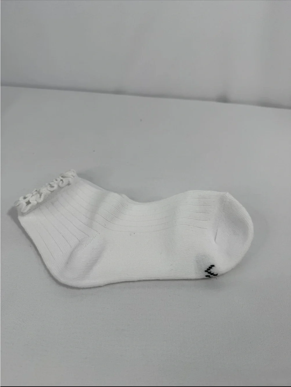White Ankle Socks with Ruffle Trim - girl’s Casual Low Cut